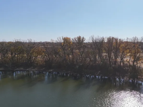 4 Cottonwood Lake Dr, Windom, MN 56101