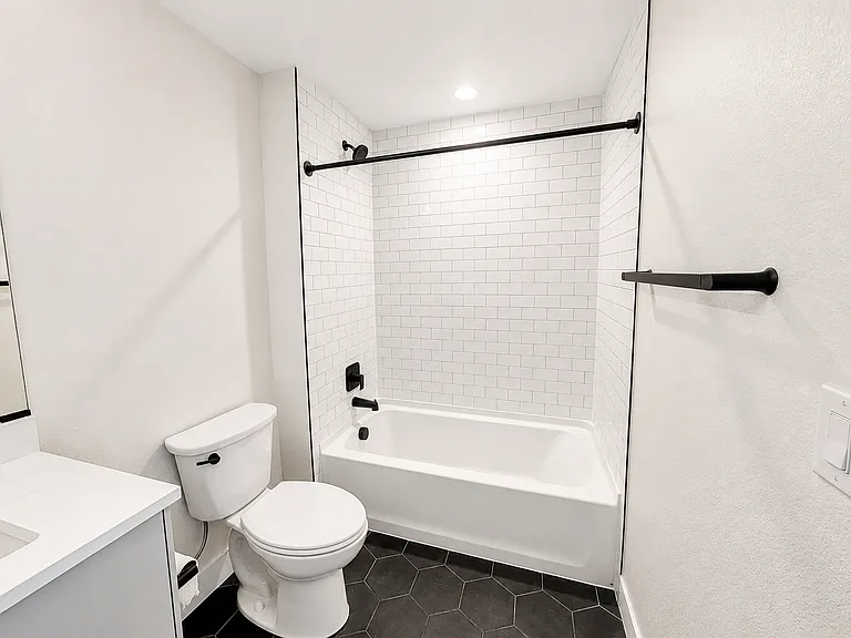 3833 N Newport St — Photo 15
