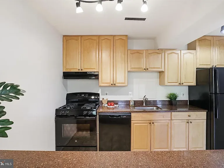 501 N Armistead St #T2 — Photo 8