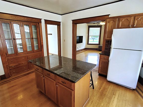 2nd image of 220 Ontario St Unit 2