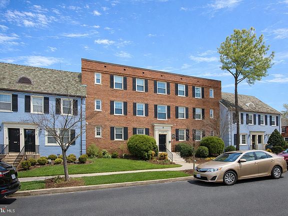 2nd image of 2125 Suitland Ter SE APT 302