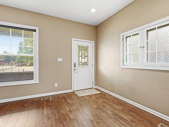 5th image of 1450 Pleasant St