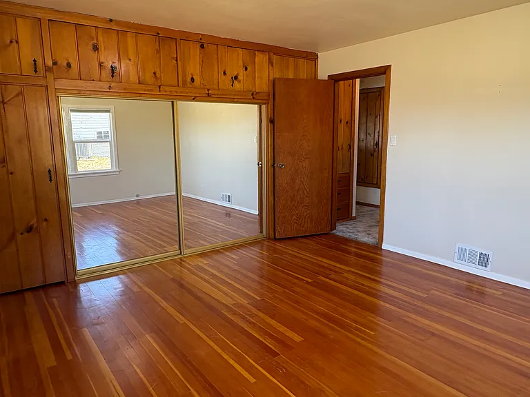 W Grandview Ave — Photo 22