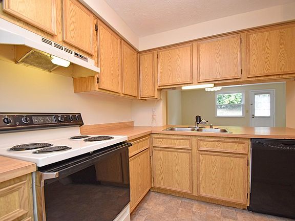 4th image of 8121 Mill Creek Cir #14