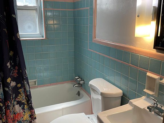 3rd image of 1123 Amsterdam Rd #4