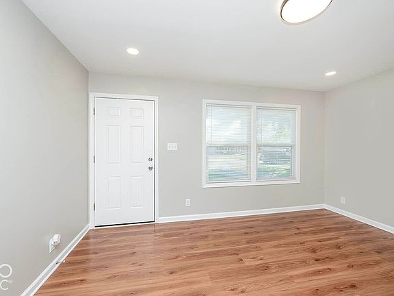 4th image of 916 School St