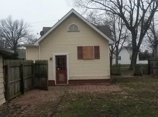 624 N Cottage St, Taylorville, IL