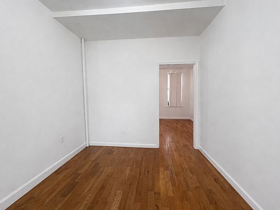 5th image of 294 Harman St APT 2RR