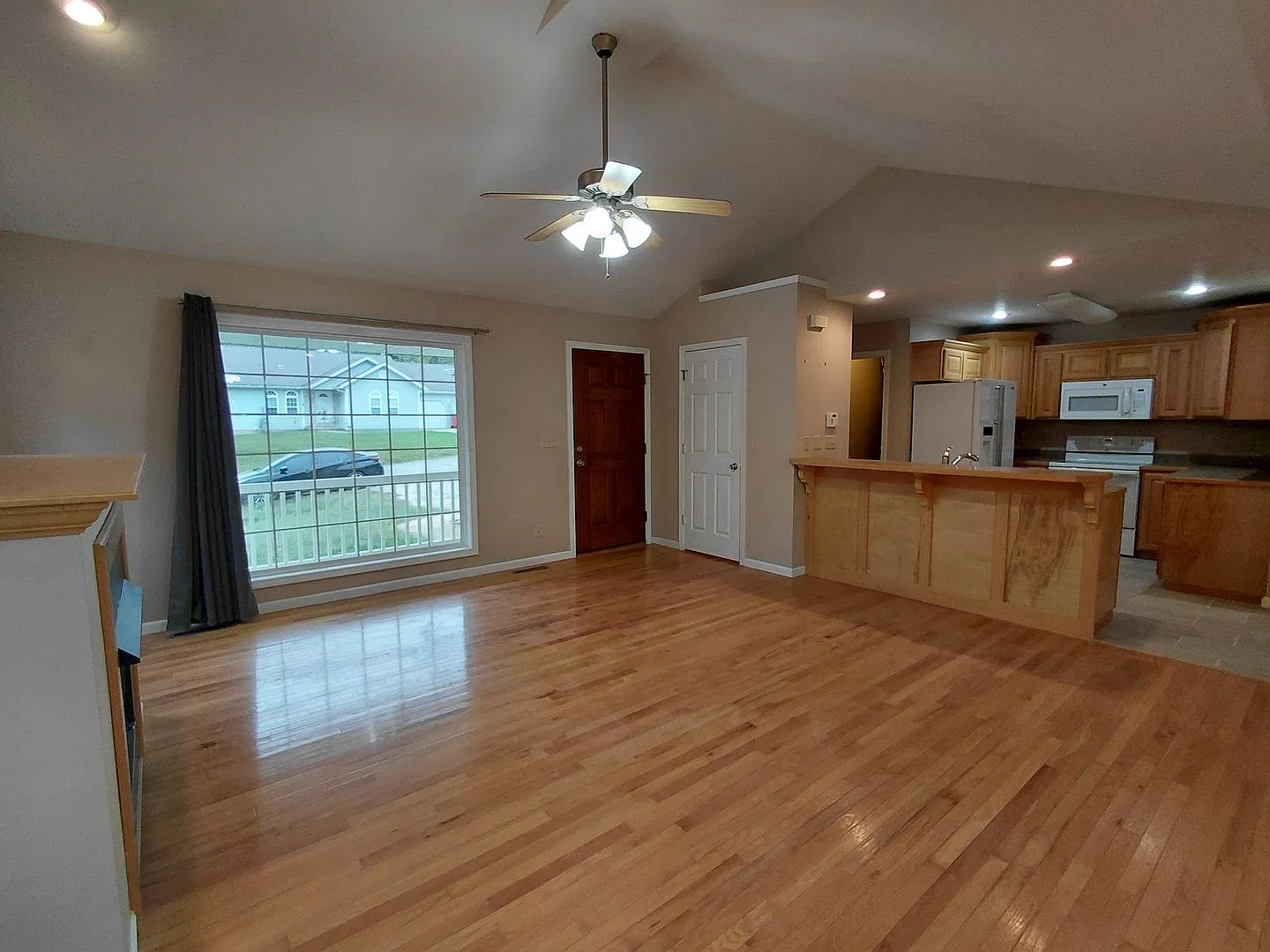 Cozy home close to post — Photo 3