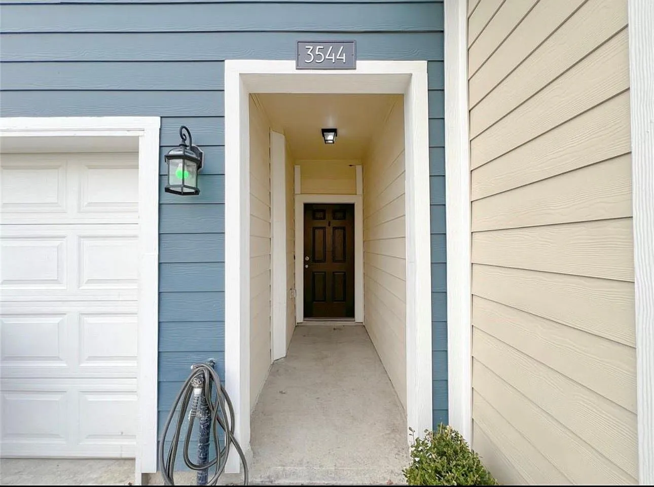 2 bed, 2.5 bath, 1818 sqft, $2,100 — Photo 1