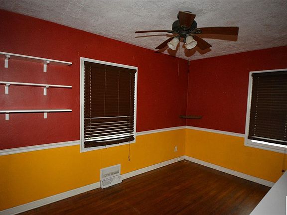 2nd image of 2637 S Cornelia St