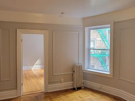 6 Poplar St, Jersey City, NJ