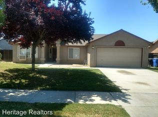 749 Daphne Ln, Lemoore, CA 93245