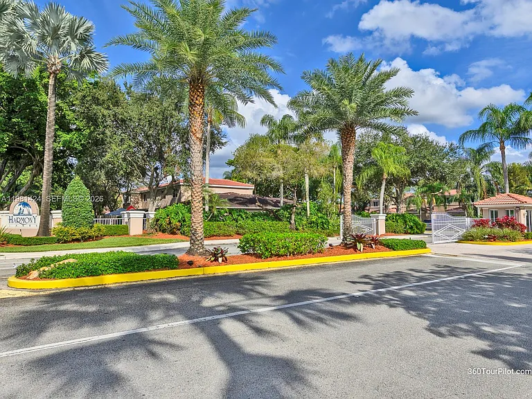 1663 E Harmony Lake Cir — Photo 41