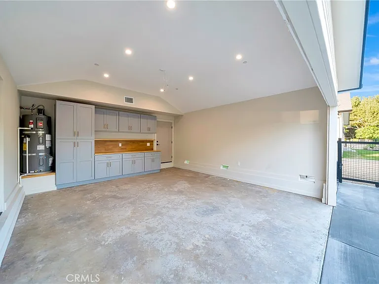 15741 Valerio St — Photo 28