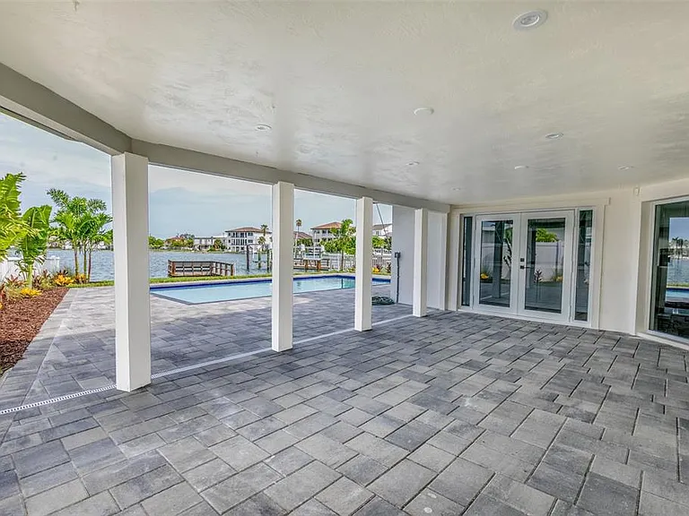 10350 Paradise Blvd — Photo 30