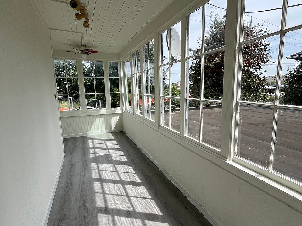 Bonus room
 Beautiful sunroom!