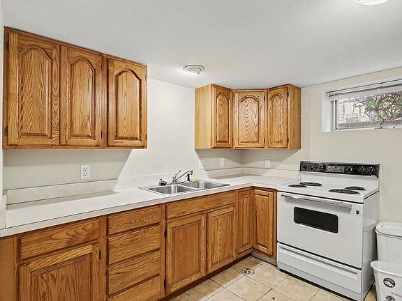 5th image of 124 N Summit St