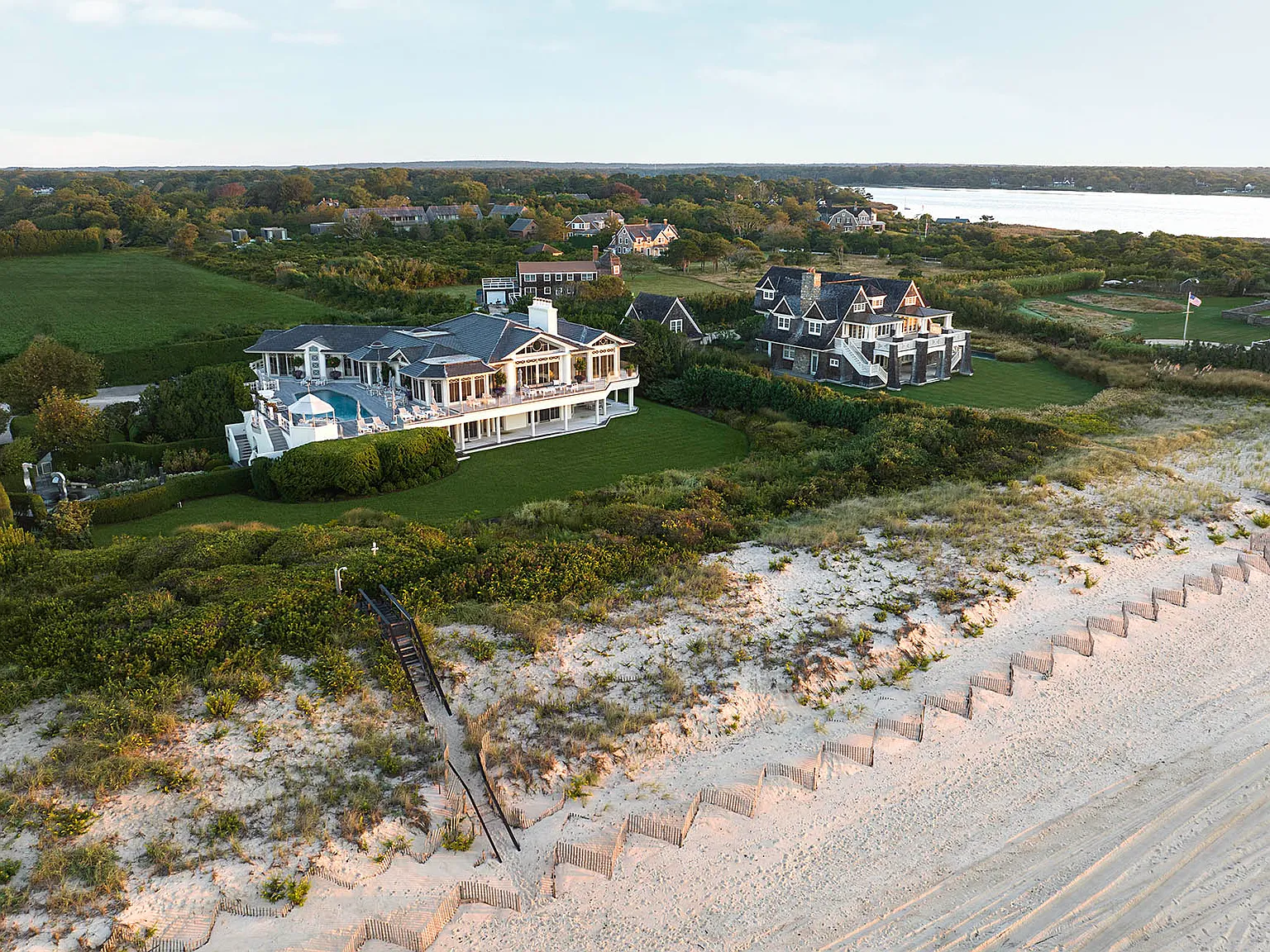 Expansive Hamptons Oceanfront Estate with Breathtaking Views — Photo 3