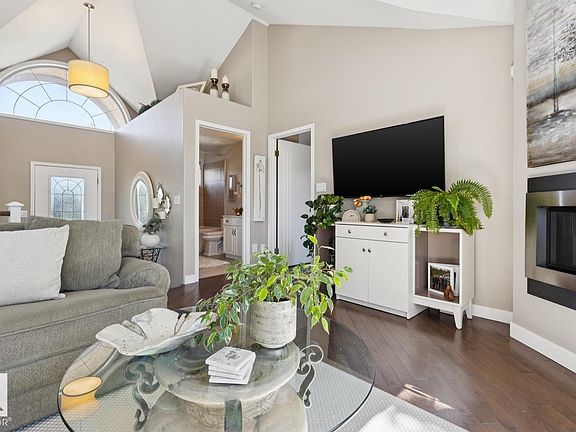 4th image of 11809 9b Ave NW #8