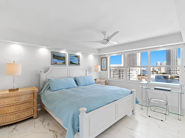 121 Golden Isles Dr #Penthouse 1 — Photo 41