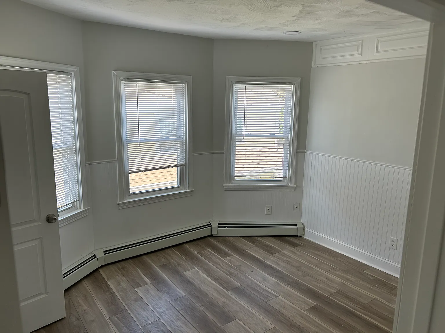 3 bed, 1165 sqft, $2,300 — Photo 3
