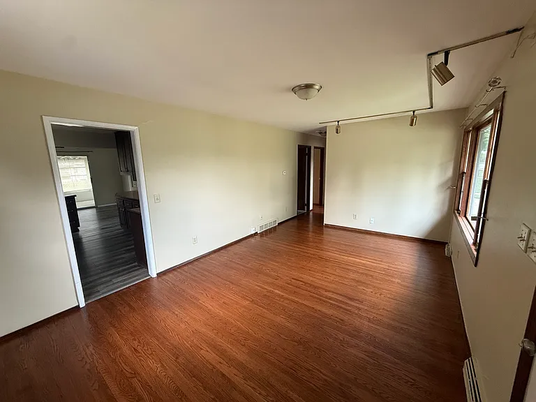 1237 Richland St — Photo 4