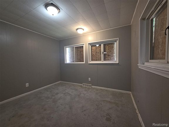 4th image of 16754 W Parkway St