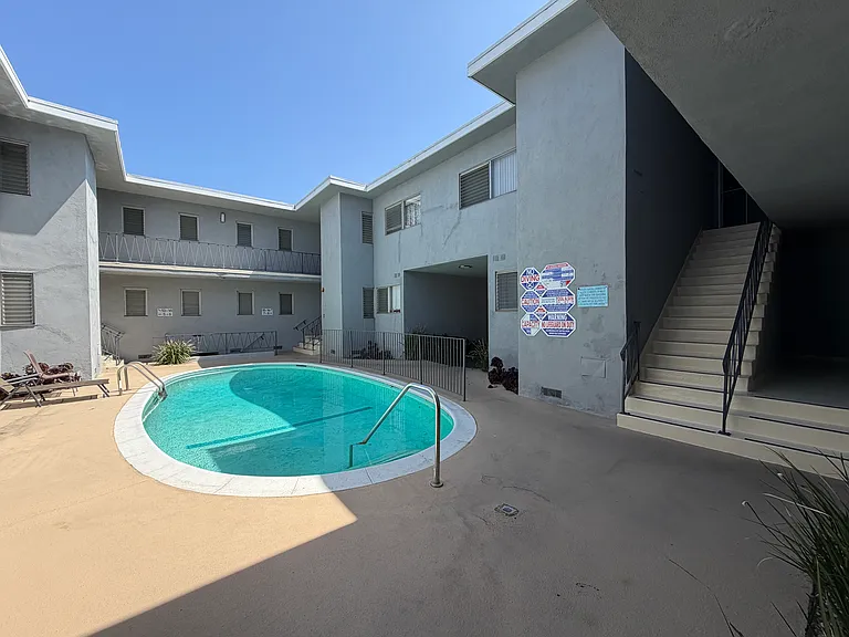 1942 Pelham Ave #2 — Photo 4