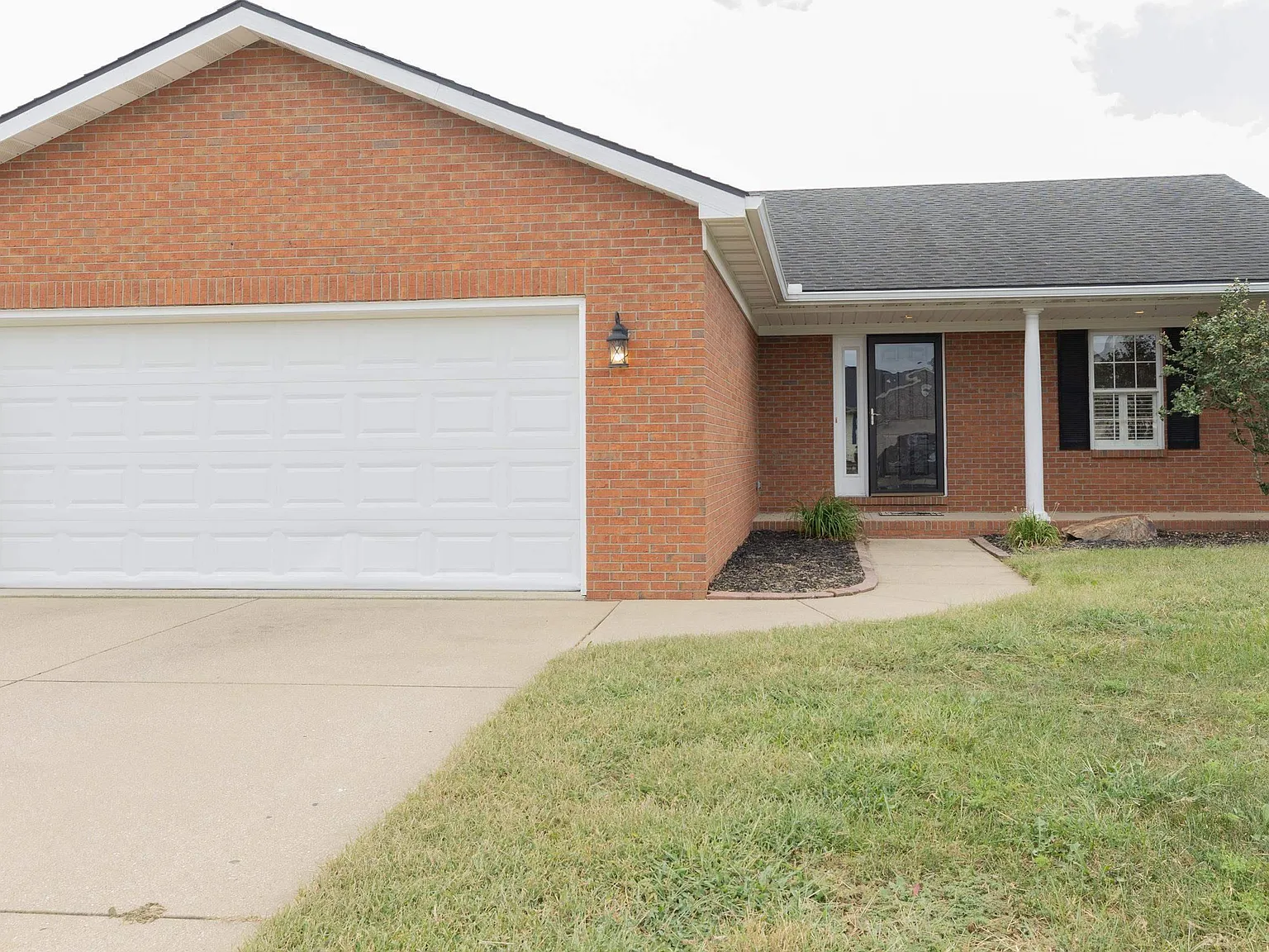3 bed, 2.0 bath, 1395 sqft, $1,850 — Photo 1