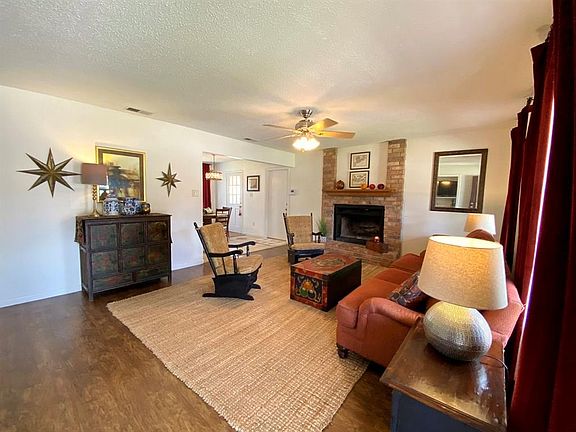 4th image of 858 Chanticleers Ln