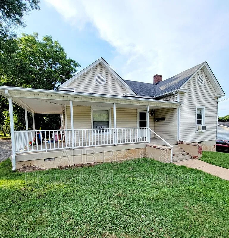 1 bed, 1.0 bath, 720 sqft, $795 — Photo 1