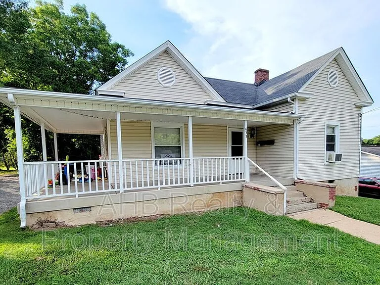 633 Tucker St #A — Photo 1