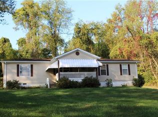 8 Harvest Ln, Finleyville, PA 15332