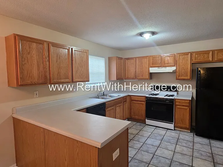 6535 Manor Creek Dr — Photo 12