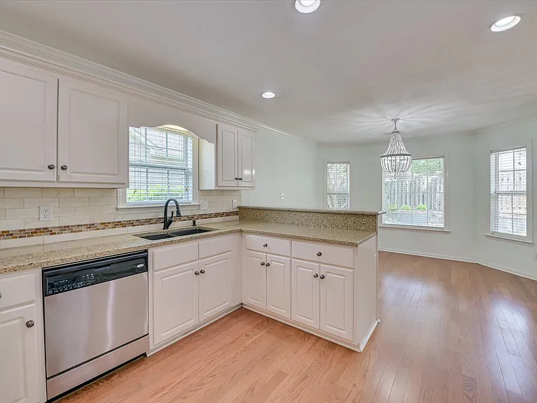2037 Magnolia Pkwy — Photo 14