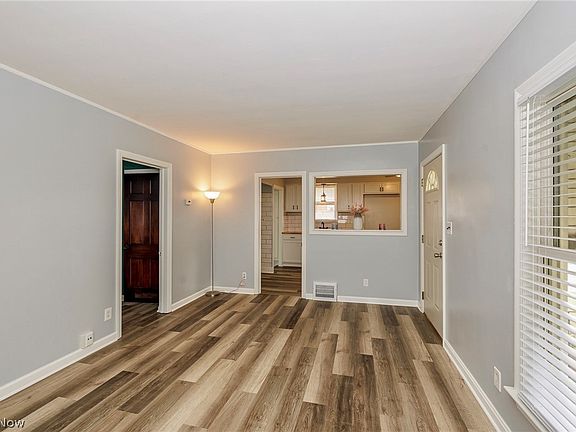 4th image of 7404 Woodhaven Ave