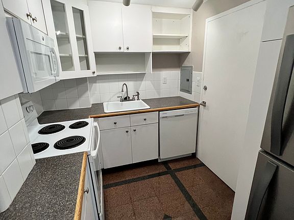 5th image of 3301 NE 5th Ave APT 519