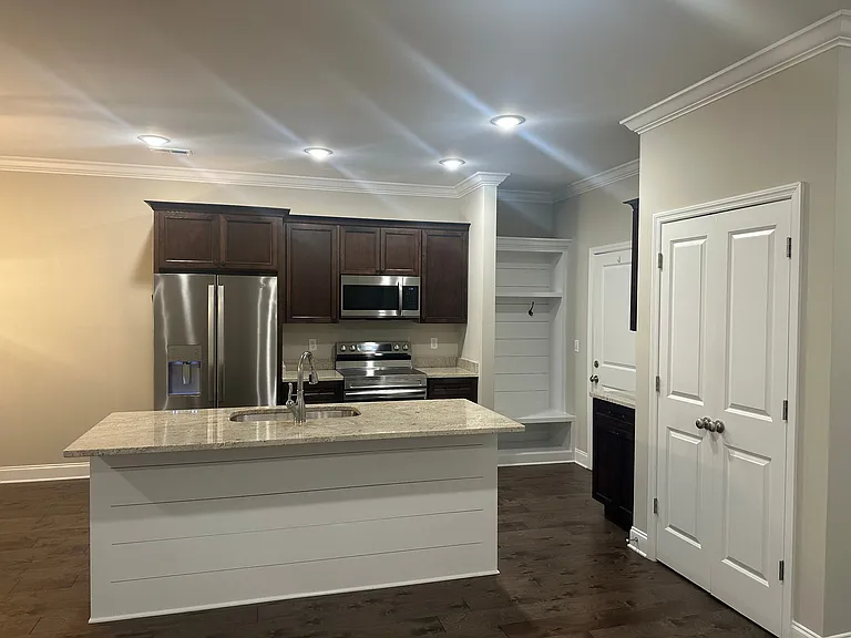 528 Bellingham Dr NE — Photo 5