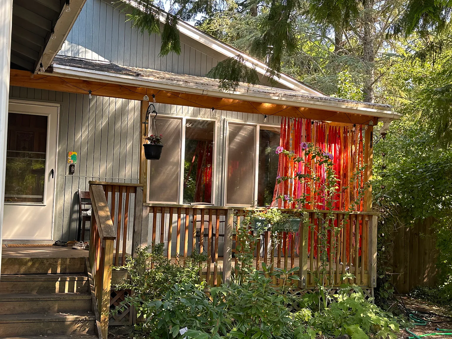 1638 SW Reed Pl — Photo 1