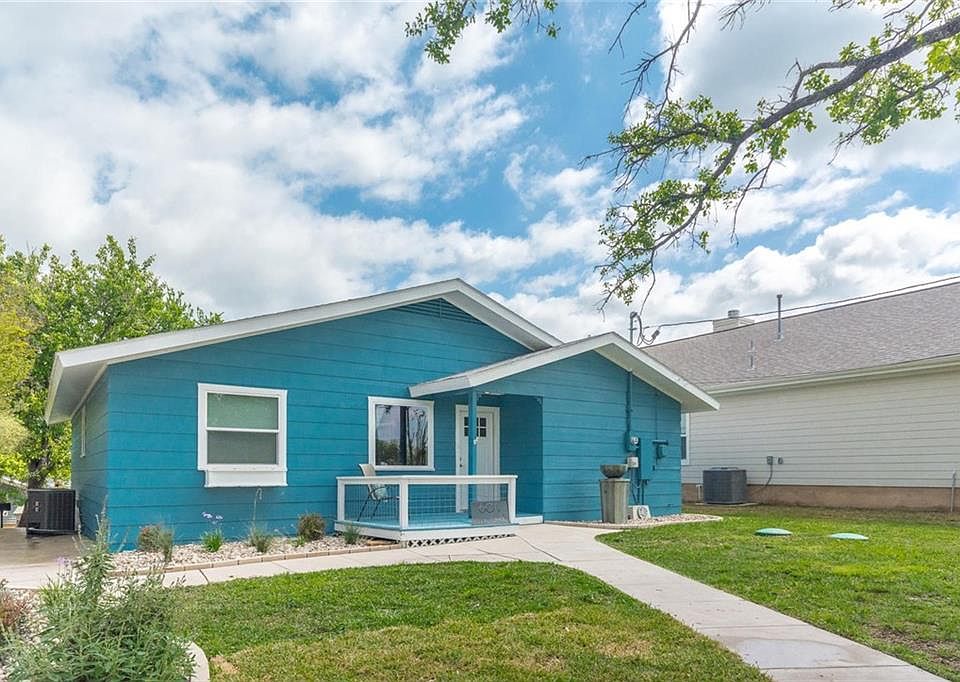 1st image of 609 Cove Cir