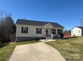 52 Restful Ln, Hickory, NC 28601