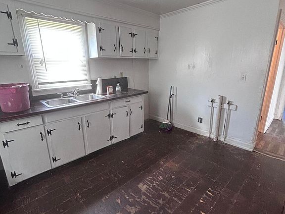 3rd image of 109 Hamilton Ave