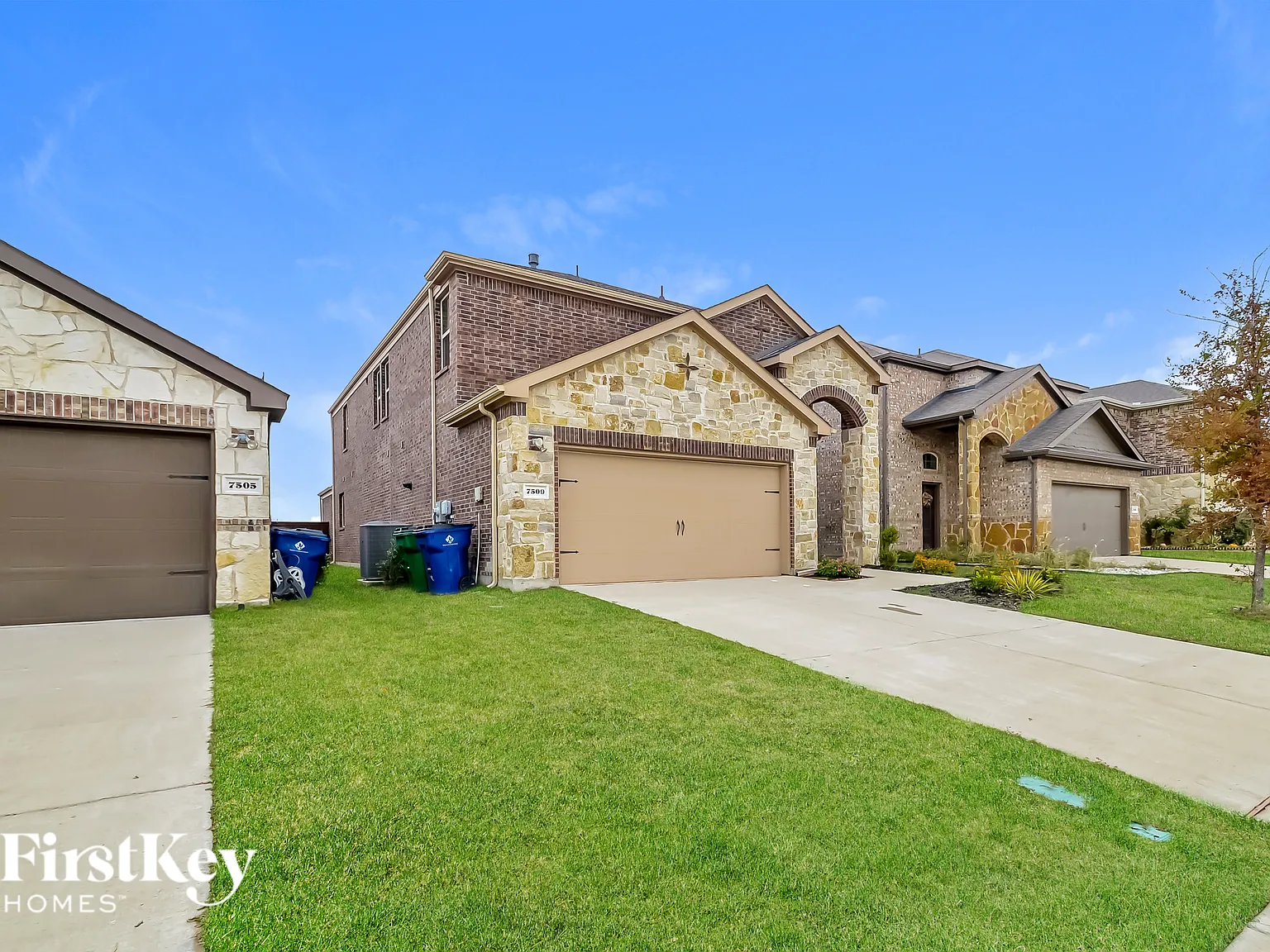 4 bed, 3.5 bath, 2417 sqft, $2,900 — Photo 2