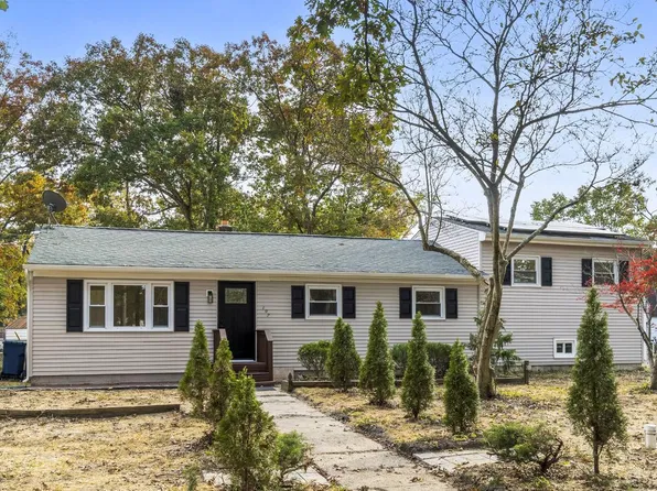 107 Delwyn Ln, Williamstown, NJ 08094