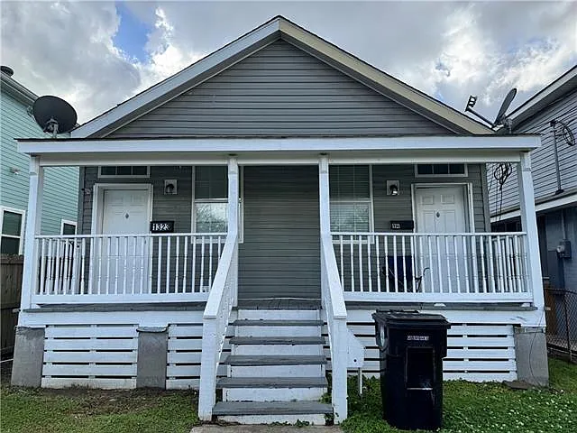 1321 Nunez St