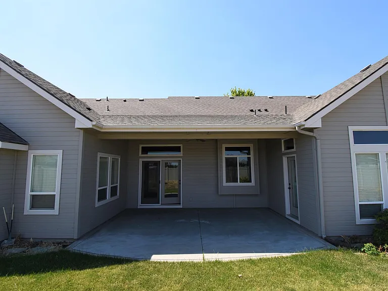 1828 E Serchio Ct — Photo 36