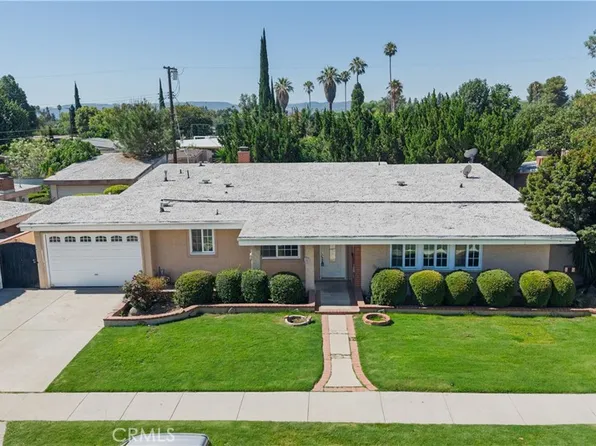 19448 Blythe St, Reseda, CA 91335