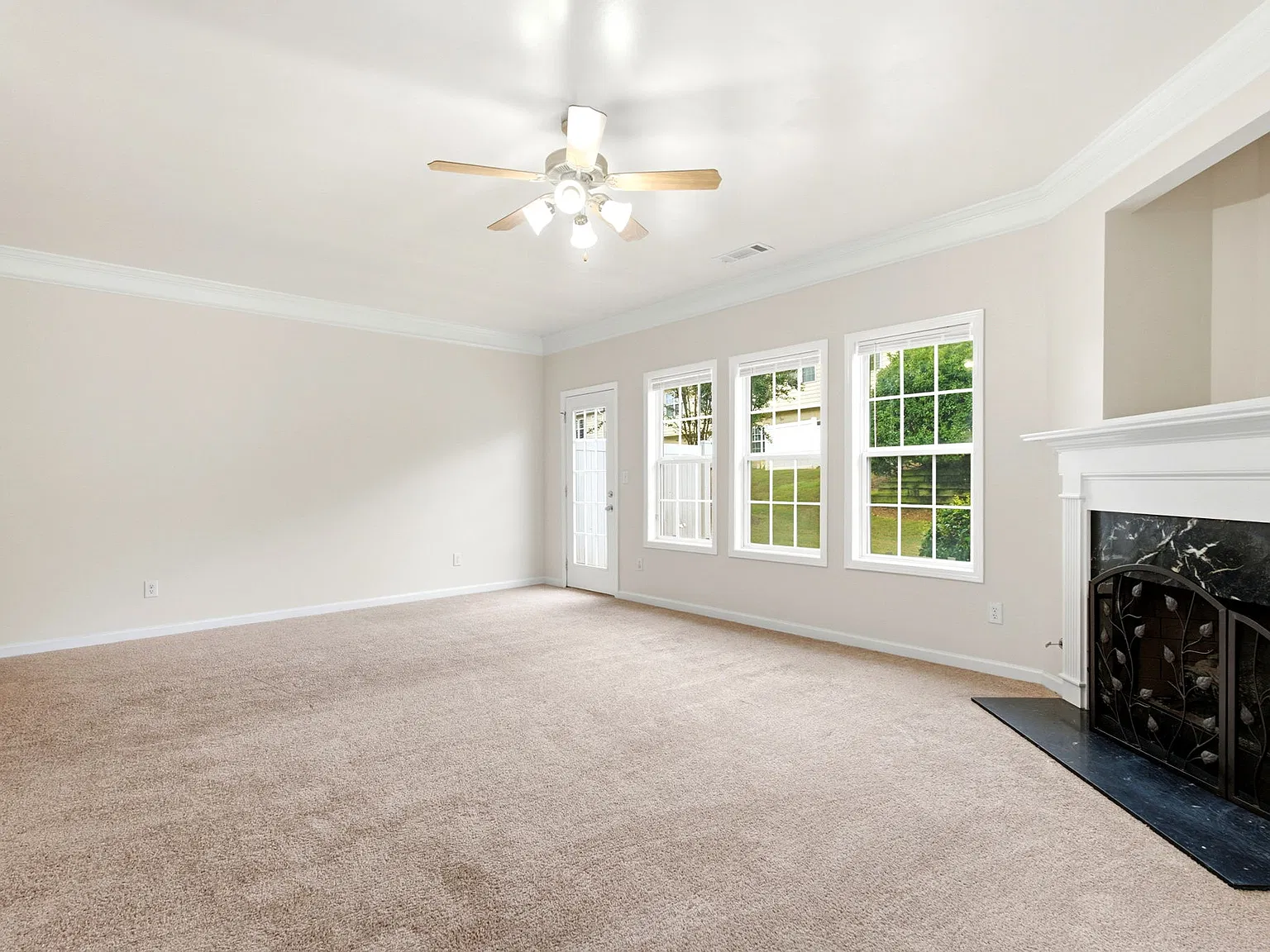 3 bed, 2.5 bath, 1900 sqft, $2,195 — Photo 4