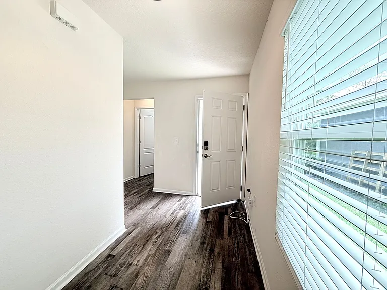 7838 Meadow Walk Ln — Photo 4